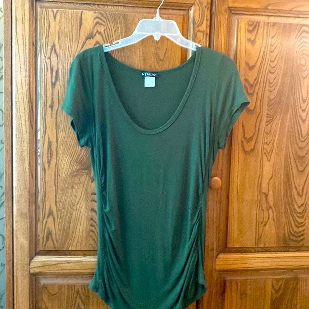 Venus scoop neck T